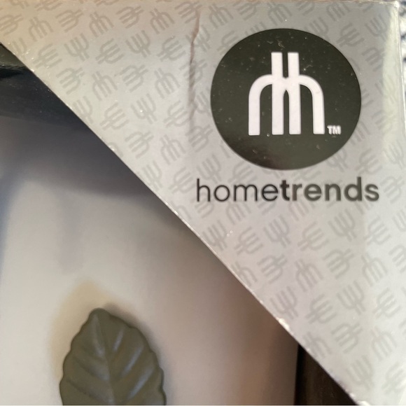 HOMESTRENDS Two Metallic Owls Perched on a branch hanger - Picture 4 of 9